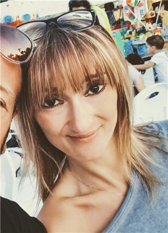 Laureata in matematica con il massimo dei voti e con esperienza ventennale impartisce lezioni private di matematica, matematica finanziaria, analisi ...a studenti di scuole medie, superiori e universitari