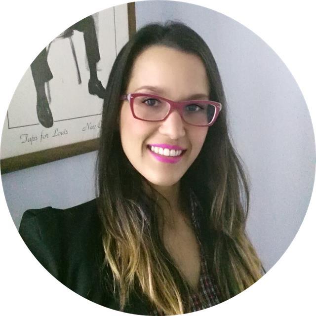 Profesora de Inglés imparte clases desde niños hasta los adultos mayores