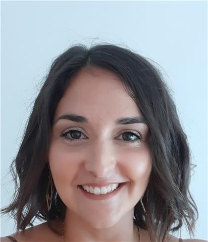 Profesora nativa , con 9 años de experiencia en dar clases para todos los niveles y preparación para los exámenes oficiales de Cambridge