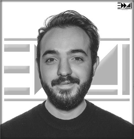 Diplomato come tecnico dell'industria cinematografica ed esperto in linguaggio audiovisivo offre lezioni private di ripresa e montaggio video