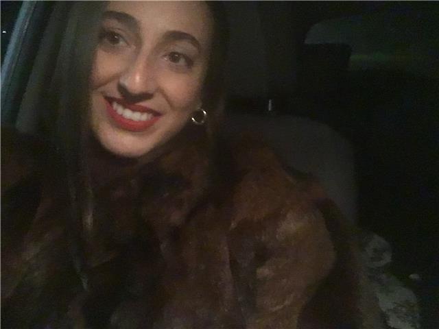 Laureanda in ingegneria, offro lezioni di matematica e fisica (scuola superiore e scuola media), parlo correttamente inglese e spagnolo e offro lezioni anche per queste due materie