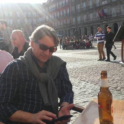 Se ofrece para dar clase en academias