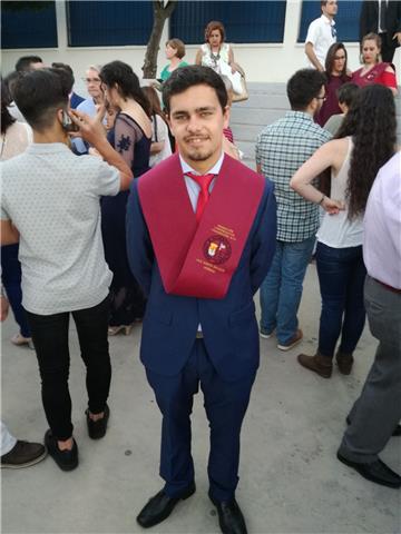 Técnico superior en mediación comunicativa. puedo enseñar lengua de signos hasta el nivel b1 a usuarios normovidentes y normooyentes. sordera, ceguera