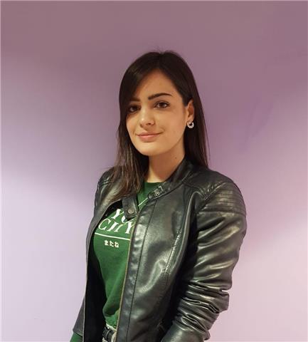 Studentessa di lingue impartisce ripetizioni di inglese e aiuto compiti