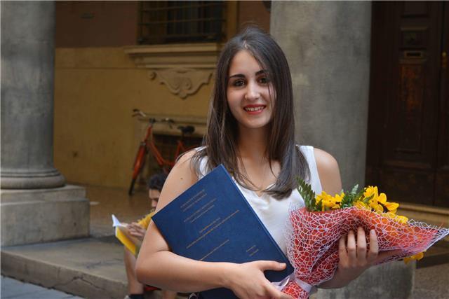 Giovane docente con quinquennale esperienza, laureata con lode in Lettere Moderne, impartisce lezioni di Italiano e Storia. Disponibile anche online