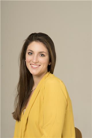 Neo-laureata in mediazione linguistica con votazione finale di 110/110, diplomata al liceo linguistico si offre per aiuto compiti, ripassi, ripetizioni orali, esami, tesine, conversazione di italiano, inglese, spagnolo e altre materie