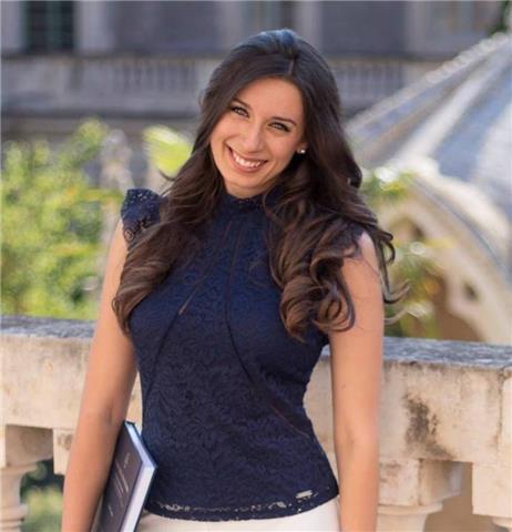 Insegnante di lettere impartisce lezioni private di latino e italiano