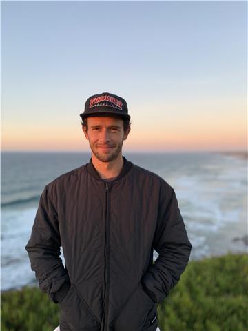 Profesor de ingles online para adultos y adolescentes. Me considero un entusiasta de los deportes al aire libre, la naturaleza y la nutrición