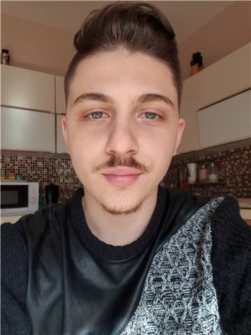 Salve a tutti! Mi sono diplomato al Liceo Classico Vittorio Emanuele II ed impartisco lezioni di Italiano, Ing. e Filosofia, scrivetemi se bisognosi