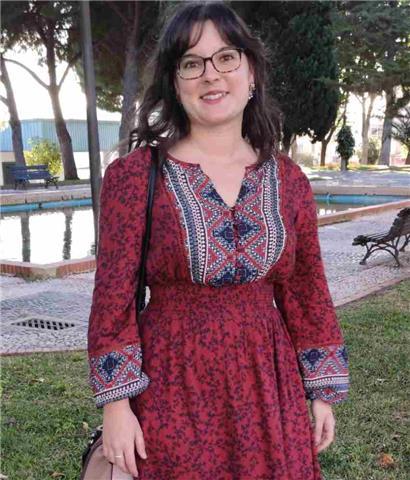 Profesora con más de diez años de experiencia. licenciada en historia, en lengua castellana y literatura y con c1 de inglés. imparto clase de todas las asignaturas de la rama de humanidades: lengua, inglés, filosofía, arte, historia, latín y griego