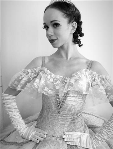 Ballerina classica professionista solista in compagnie di balletto russe offre lezioni di danza classica, punte, repertorio