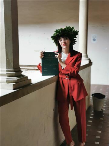 Dottoressa in Biotecnologie, impartisce lezioni di biologia, microbiologia, chimica analitica e chimica generale a studenti di scuole medie,superiori