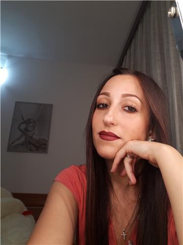 Ragazza con Maturità scientifica, ottima conoscenza della lingua inglese!
