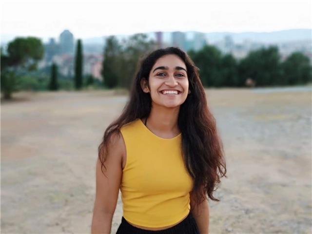 Profesora de inglés nativo, imparto clases particulares a gente de todas las edades, desde niños pequeños a gente mayor. estudio turismo y siempre me han marcado mucha importancia en tener énfasis en la conversación. me gusta dar clases particulares y ver