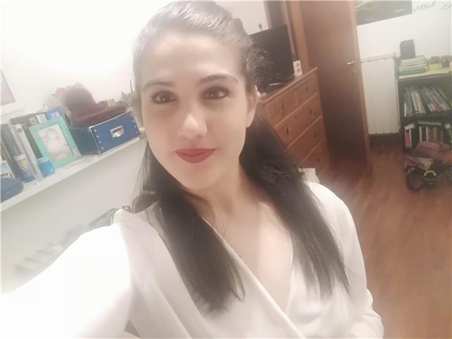 Ragazza di 23 anni, laureanda in architettura. puntuale, precisa, ragionevole, logica. proprio come la matematica