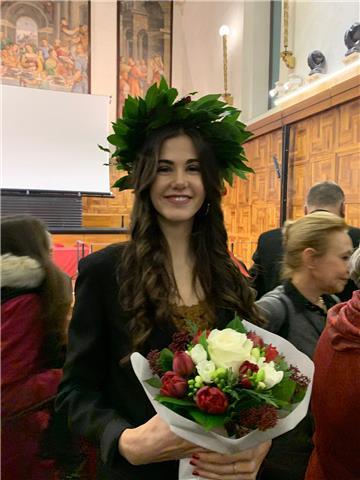 Laureata in Scienze Linguistiche presso l’Università Cattolica di Milano