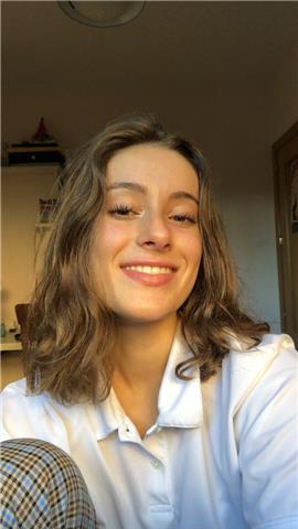 Soy estudiante de enfermería y ofrezco clases de apoyo de la ESO de asignaturas como biología, química, matemáticas, inglés