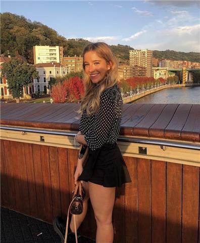 Actualmente soy estudiante de primer año de farmacia y parafarmacia. mi experiencia en el enseñanza a sido dando clase a familiares y amigos en mi actual residencia y sin remuneración