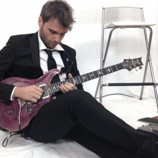 Insegnare di chitarra e teoria musicale