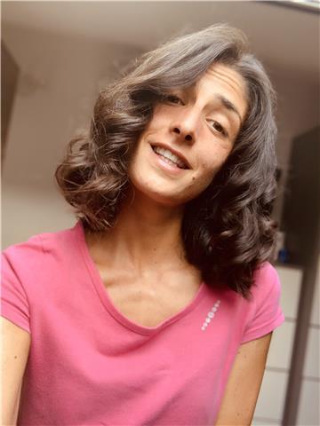 Giovane Laureata in lingue: inglese e spagnolo e materie umanistiche