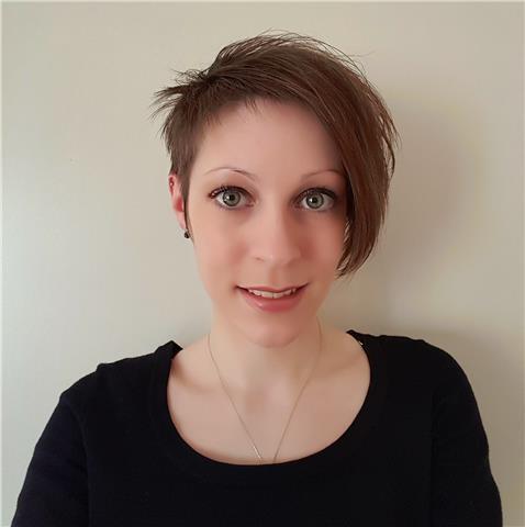 Diplômée d'un doctorat en pharmacotechnie et biopharmacie, j'ai étudié la chimie sous toutes ses formes lors de mon master chimie substances naturelles et médicament