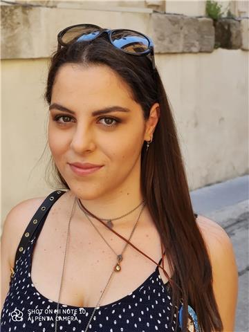 Studentessa universitaria offre lezioni private di inglese, matematica, italiano, grammatica per ragazzi di medie ed elementari ad Ortona (CH)