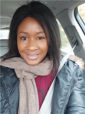 Ragazza laureata in mediazione linguistica e di madrelingua francese. Offro lezioni di francese