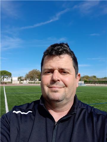 Entraineur de football reconnu ayant entrainer en centre de formation et au niveau national . Propose des seances e perfectionnemnt techniqude remise a niveau athlétique. Egalement preparateur mental je pux vous aider a optimiser vos performances grace a 