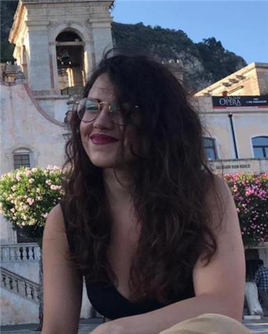 Laureanda in Psicologia, offre lezioni di Italiano (grammatica) e Filosofia a Pavia. mi piacerebbe insegnare a bambini che hanno bisogno di un supporto nello studio
