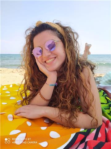 Studentessa diplomata al liceo linguistico, posseggo un livello B2 DELE certificato. Offro lezioni per lo studio della lingua spagnola