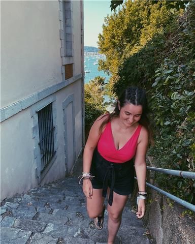 Estudiante, responsable que estaría dispuesta a dar clases a niños que estén cursando primaria o incluso primero de la eso