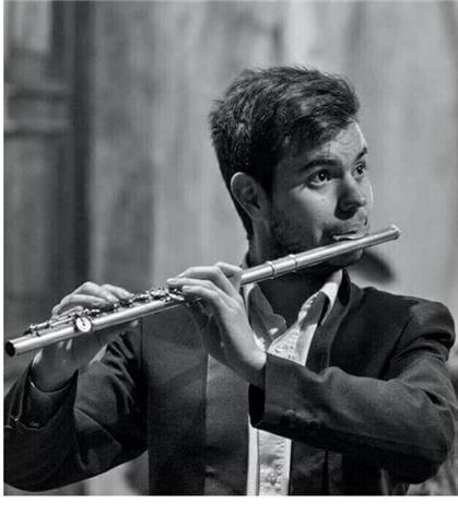 Musicista, madrelingua spagnolo con ottima conoscena dell´inglese, insegnate di ballo