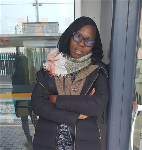 Soy estudiante, doy el curso en francés. soy nativa francés