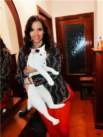 Puedo enseñarte cómo hacer la historia divertida! licenciada en historia del arte imparte clases amenas de varias materias incluyendo idiomas. concerta una entrevista sin compromiso on-line o presencial. te espero ;)