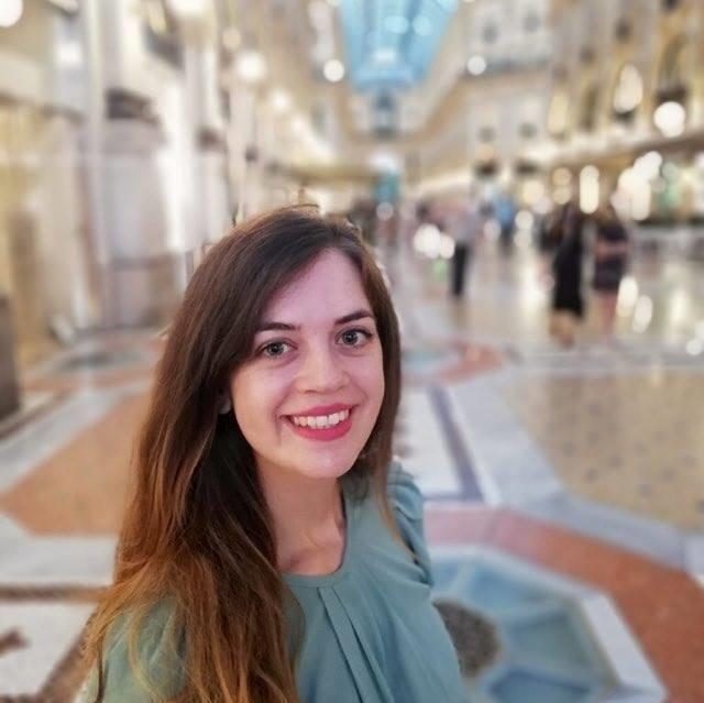 Ragazza laureata in Spagnolo impartisce lezioni di Lingua