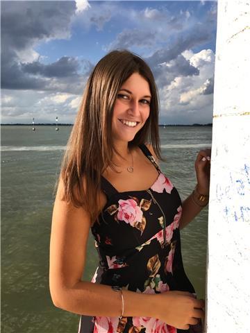 Studentessa universitaria con diploma linguistico-turistico offre lezioni private di Inglese per studenti di elementari, medie e superiori