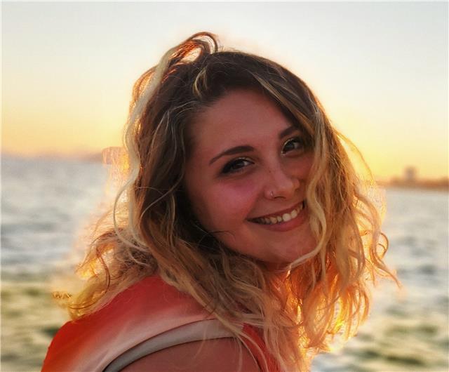 Sono una ragazza di 24 anni all'ultimo anno di psicologia dello sviluppo e dell'educazione.
offro ripetizioni per tutti i gradi e corsi di istruzione.
per le scuole secondarie di ii grado mi occupo principalmente di italiano, storia e materie umanistiche