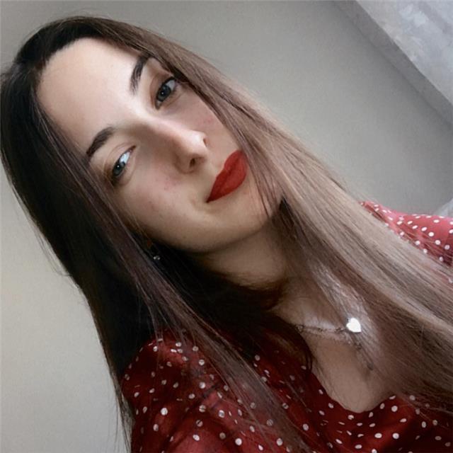 Ragazza neodiplomata in tre lingue straniere e marketing, con tanta voglia di insegnare agli altri e diffondere maggiore conoscenza