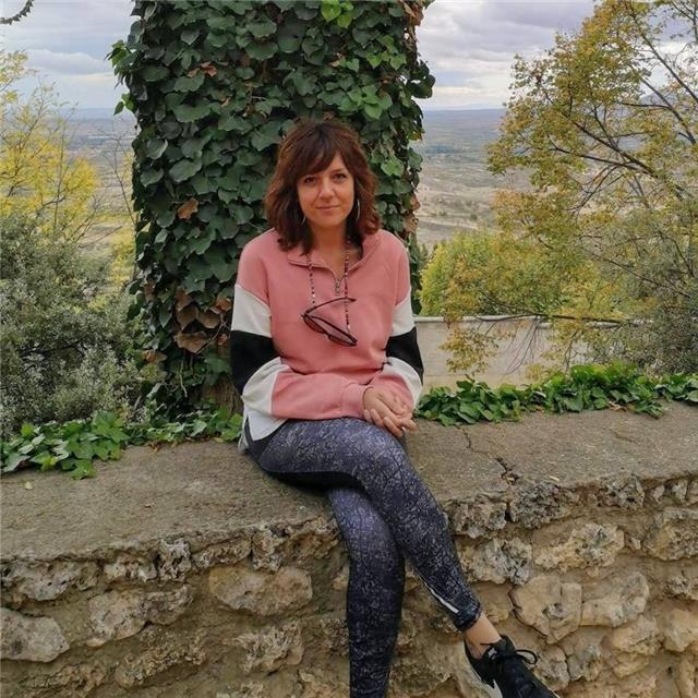 Filóloga inglesa con más de diez años de experiencia. El objetivo de mis alumnos es mi punto de partida. Desde un enfoque comunicativo, preparo exámenes de Cambridge así como otro tipo de certificados, selectividad, repasos o clases para adultos