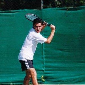 Clases entretenidas grupales e individuales de tenis y jugador sparring de alto nivel en Madrid