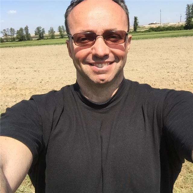 Buongiorno, insegnante di lettere con 24 anni di esperienza e dottorato di ricerca, offro lezioni private online e in presenza nella mia città (pavia)