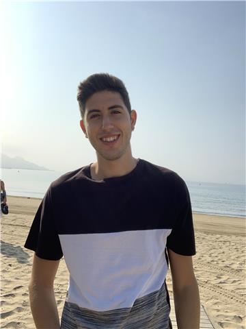 Tengo 21 años. soy estudiante de ingeniería industrial en el último curso. tengo el certificado b2 en inglés y he impartido clases anteriormente de todas las materias