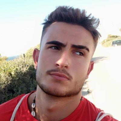 Profesor de inglés y estudiante de traducción e interpretación. experiencia en la docencia. familia inglesa. con ganas de ampliar mi experiencia de docente compartiendo mi pasión por el inglés