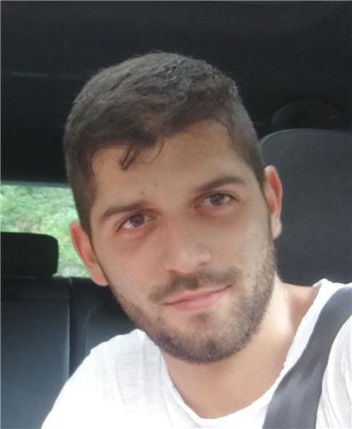 Lareando in economia a bergamo, con due anni ad ingegneria meccanica al politenico di milano, diplomato con 80/100 al liceo scientifico f.lussana