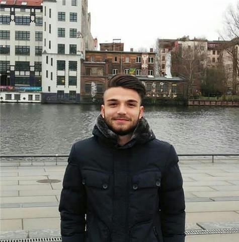 Laureato in scienze internazionali e diplomatiche ed ho frequentato il liceo scientifico, zona di riferimento gela