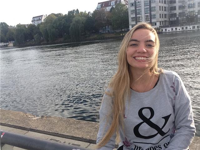 Docente di liceo linguistico, laureata magistrale con esperienza nell'insegnamento offre ripetizioni ONLINE di TEDESCO. Prezzo trattabile