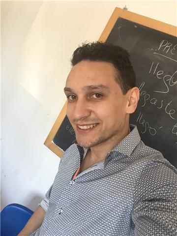 Insegnante delle superiori di economia aziendale e matematica applicata