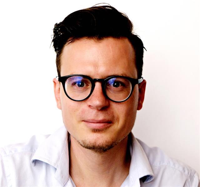 Ingles, aleman, frances, hungaro, eslovaco