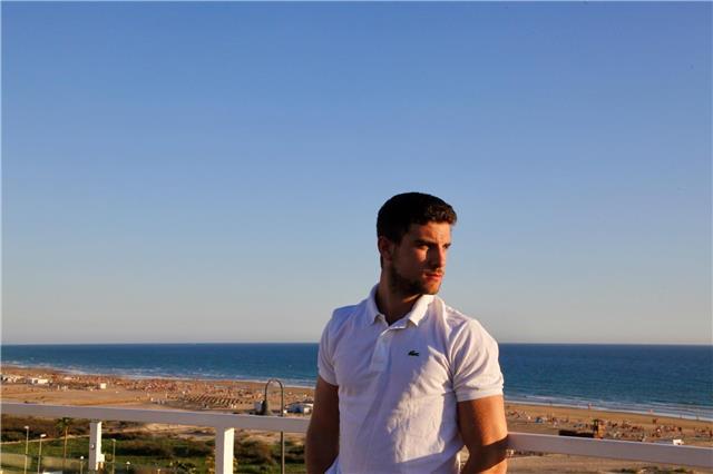 Doy clases particulares online productiva y económicamente muy atractivas, adaptándome al alumno. sin perdidas de tiempo ni pantomimas. escríbeme