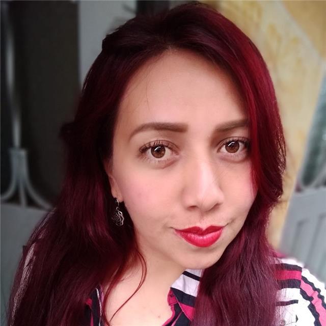 Profesora de pintura especialmente pintura acrílico puedes revisar mi Instagram cómo : artesana_y_decoracion. Y mi celu es me ubico en la ciudad de Bogotá